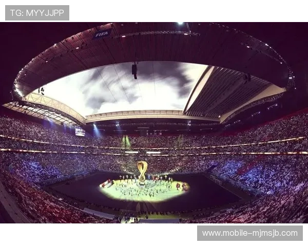 专业记者带你走进世界杯现场,第一时间呈现比赛现场的激烈场面与精彩瞬间